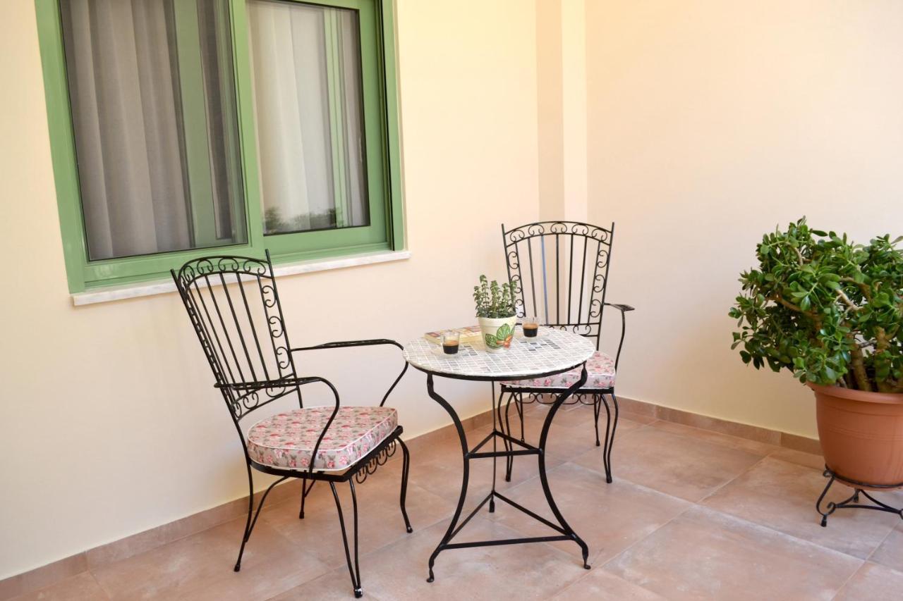 Yannis Guest House Aegina Exterior photo